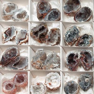 Ahat geoda kristal polovice