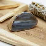 ahat geoda kristal smeđe i plave boje