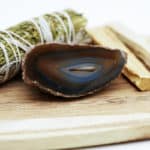 ahat kristal smeđa i plava boja