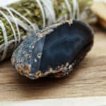 ahat kristal tamno plava boja