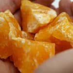 grubi kalcit narančasta boja