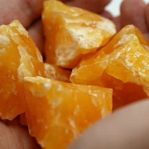 grubi kalcit narančasta boja