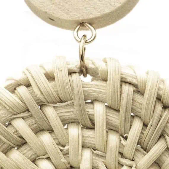 pleteni uhani iz bambusa z zlato barvo