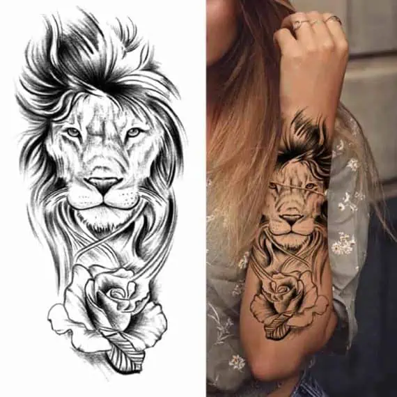 lev z vrtnico tattoo za ženske
