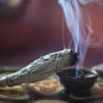 Kadilo Črni žajbelj čiščenje negativne energije