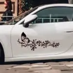nalepka za avto metulj z rožicami na avtu