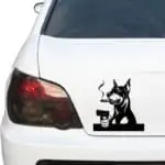 smešna avto nalepka doberman s pištolo