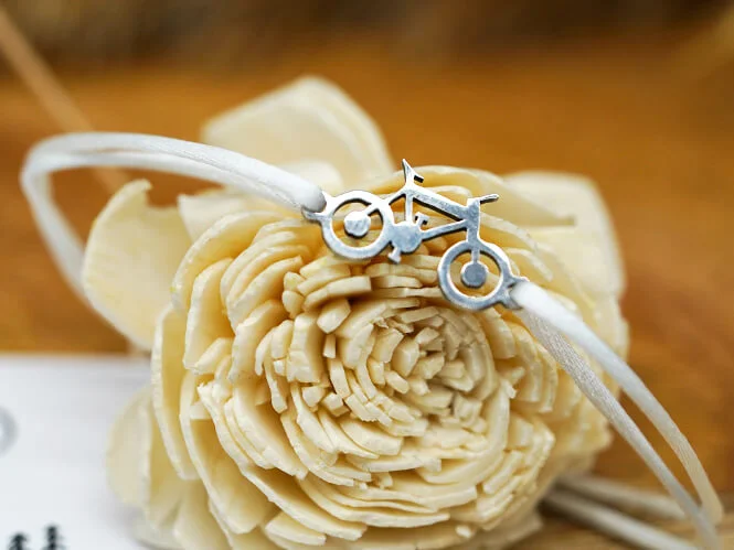 Zapestnica prijateljstva kolo z belo vrvico