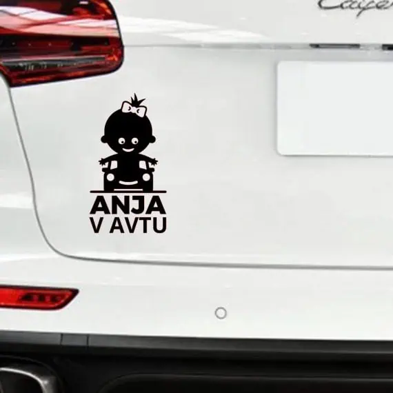 otrok v avtu personaliziranje