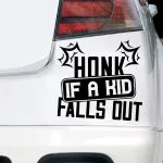 smešna nalepka za avto z napisom Honk if a kid falls off