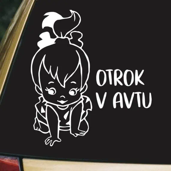 Bela nalepka otrok v avtu s poslikavo punčke