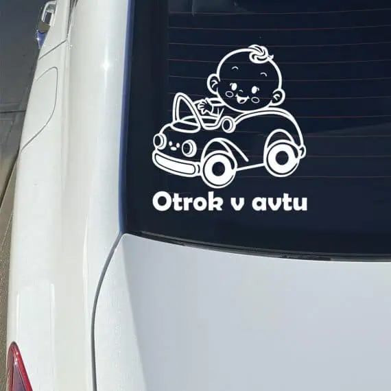 Otrok v avtu dojenček