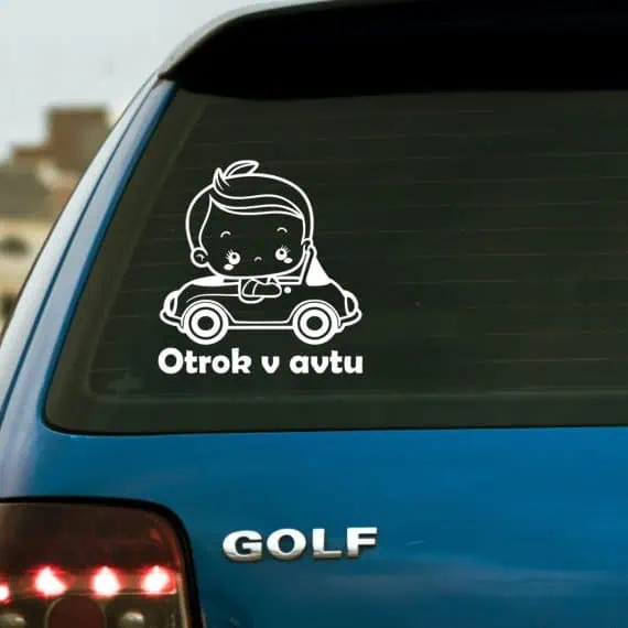 naleke otrok v avtu za fanta