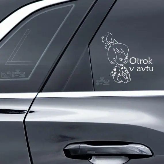 nalepka otrok v avtu deklica ki sedi