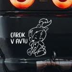 otrok v avtu nalepka dojenček deklica