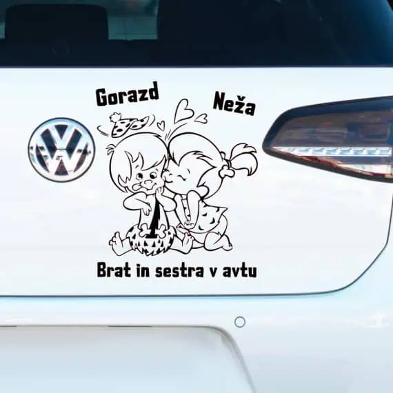 Črna nalepka otrok v avtu s poslikavo brata in sestre