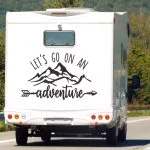 Nalepka za avtodom adventures z napisom
