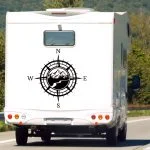 Nalepka za avtodom kompas pustolovščine