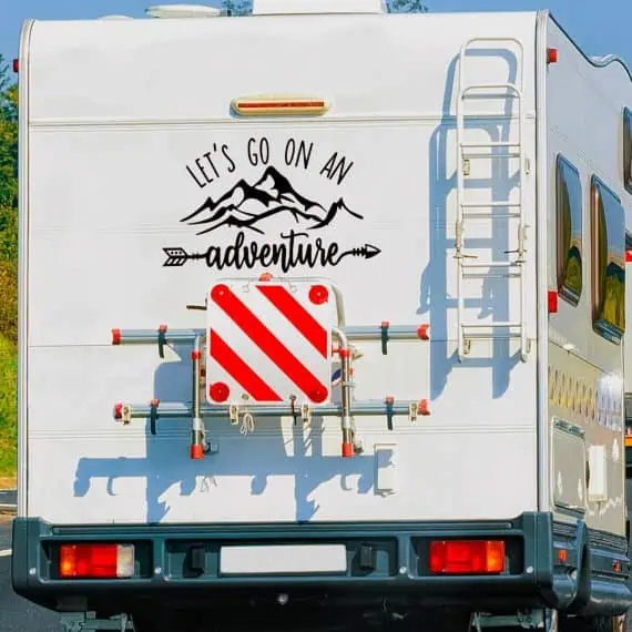 Nalepka za avtodom pojdimo na pustolovščino