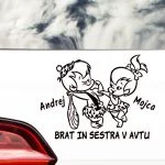 Otrok v avtu bratec z sestro na sliki