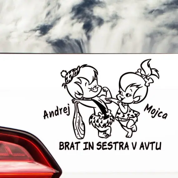 Otrok v avtu bratec z sestro na sliki