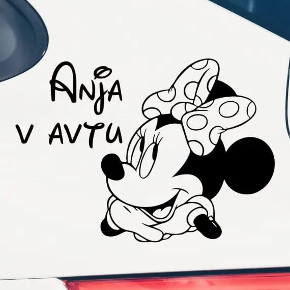 Otrok v avtu mini mouse
