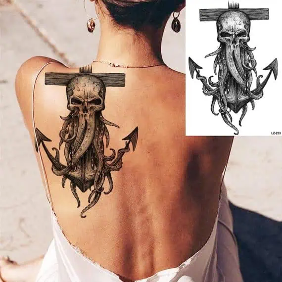 Tattoo lobanja in sidro prepleteno z lovkami hobotnice