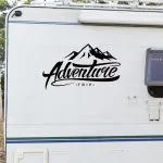 nalepka za prikolico adventure trip črne barve