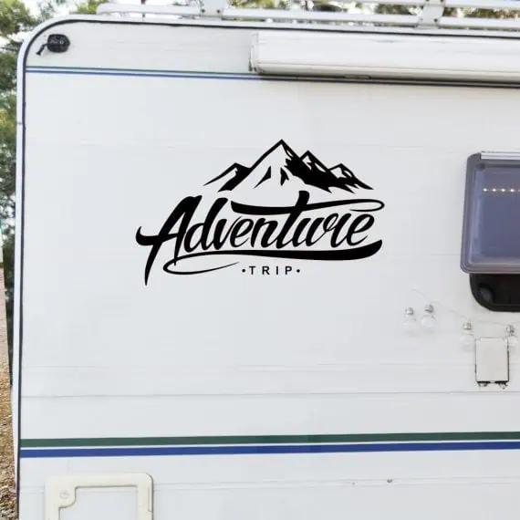 nalepka za prikolico adventure trip črne barve
