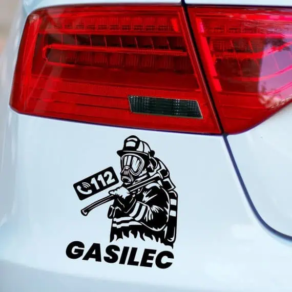 Gasilec nalepka na avtomobilu