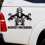 Nalepka za avto motoristka na motorju