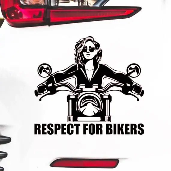 avto nalepka motoristka na motorju
