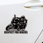 avto nalepka z motivom dirkalnega motorja