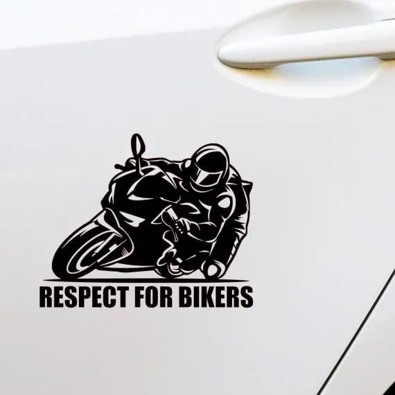 avto nalepka z motivom dirkalnega motorja