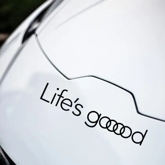 Audi z napisom Life is Good