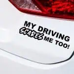 Avto nalepka z napisom My Driving Scares Me Too