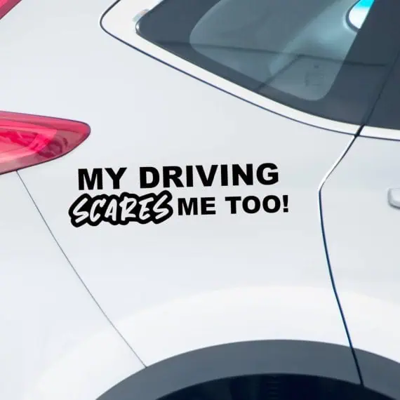 Avto nalepke iz vinila z napisom My Driving Scares Me Too