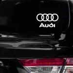 Nalepka AUDI na črnem avtu