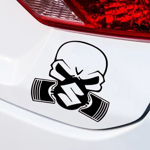 Nalepka SUZUKI lobanja za avtomobile ter motoriste
