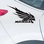 Nalepka lobanja v ognju z napisom HONDA za avto