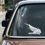 Nalepka lobanja v ognju z napisom HONDA za avtomobile