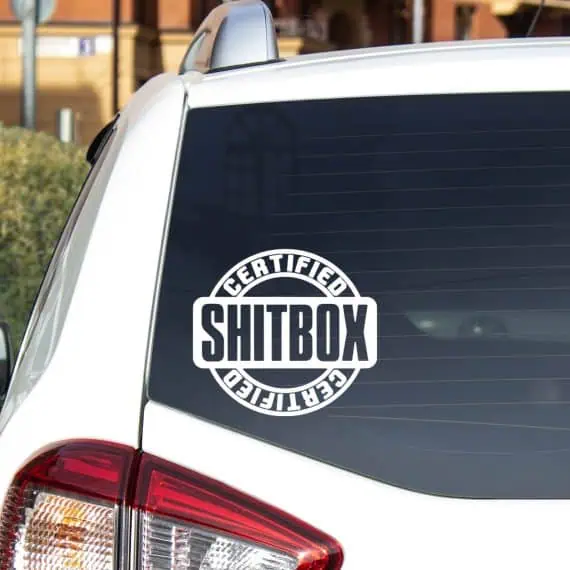 Nalepka z napisom Shitbox CERTIFIED