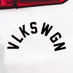 Nalepka z napisom VLKSWGN