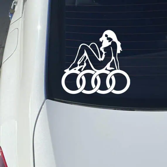 Nalepka za avto Audi logo na katerem je punca