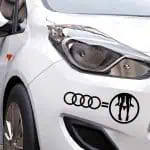 Nalepke Audi in đenska ki slače hlačke