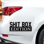 avto nalepke z napisom Shitbox EDITION