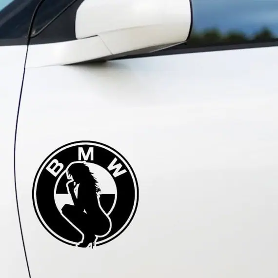Avto Nalepka Logo BWM in prelepa ženska