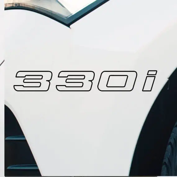 BMW 330i nalepka za avto z obrobljeno besedilo