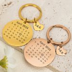 Graviran personaliziran obesek za ključe s sliko gold in rožnat