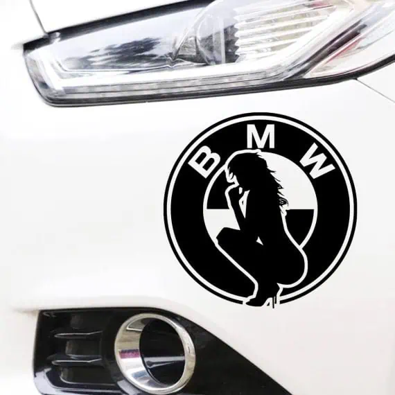 Nalepka Logo BWM in prelepa ženska
